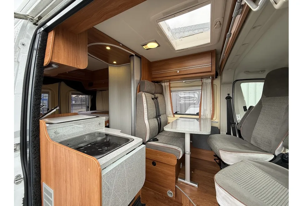 Globe Car Roadscout R 2013