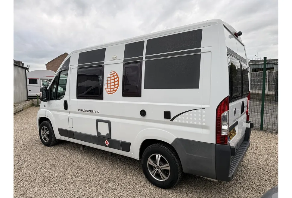 Globe Car Roadscout R 2013
