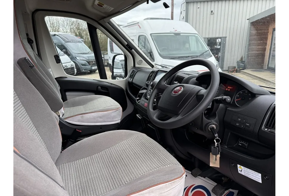 Globe Car Roadscout R 2013