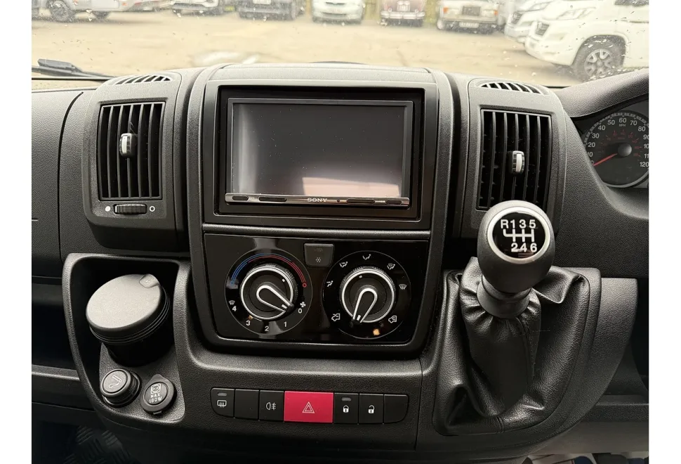 Globe Car Roadscout R 2013