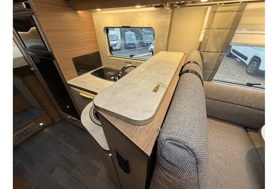 Knaus Live I 700 MEG 2023