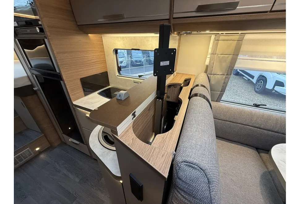 Knaus Live I 700 MEG 2023