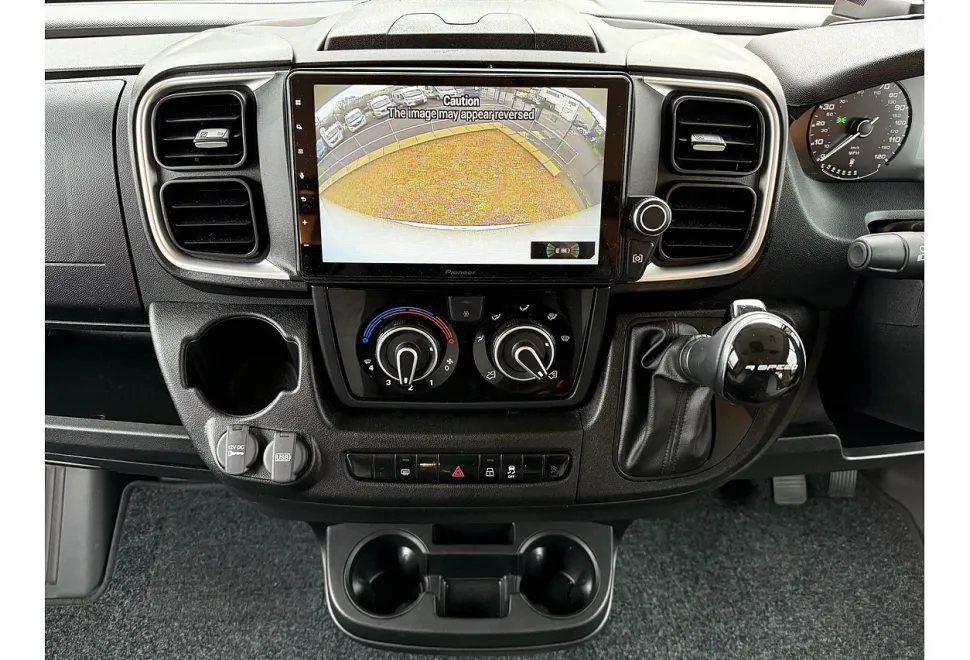 Knaus Live I 700 MEG 2023