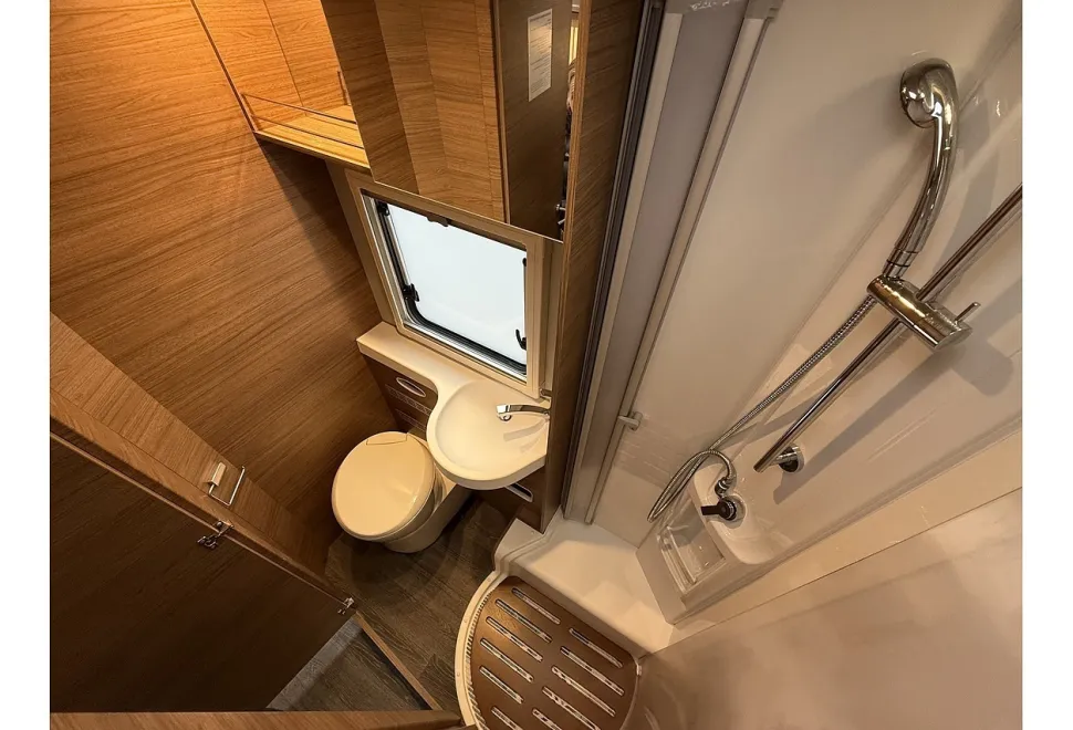 Knaus Live I 700 MEG 2023