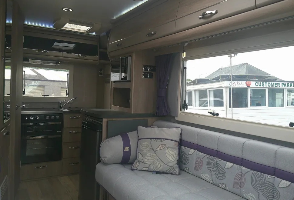 Auto-Sleepers Broadway EK TB LP  2020