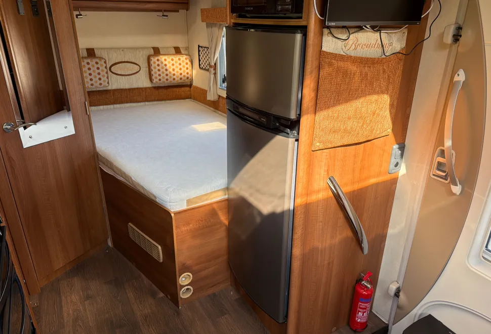 Peugeot Boxer Auto Sleeper Broadway FB 2014