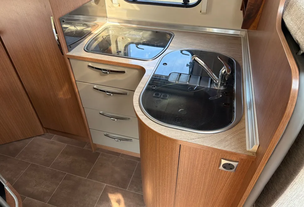 Burstner Nexxo T660  2012