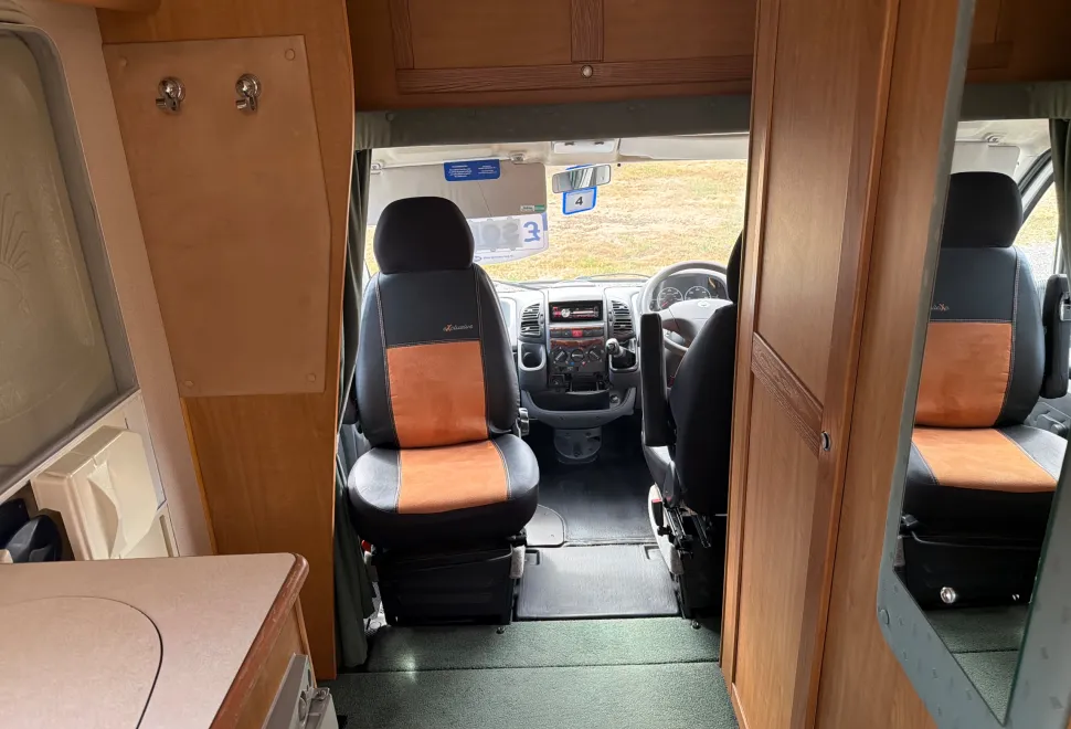 Auto-Trail Tracker SE 2003