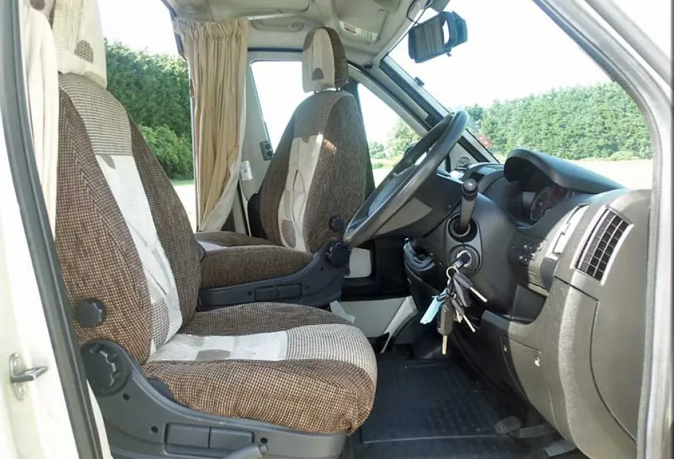 Auto-Sleepers Warwick Duo Peugeot Boxer 2013