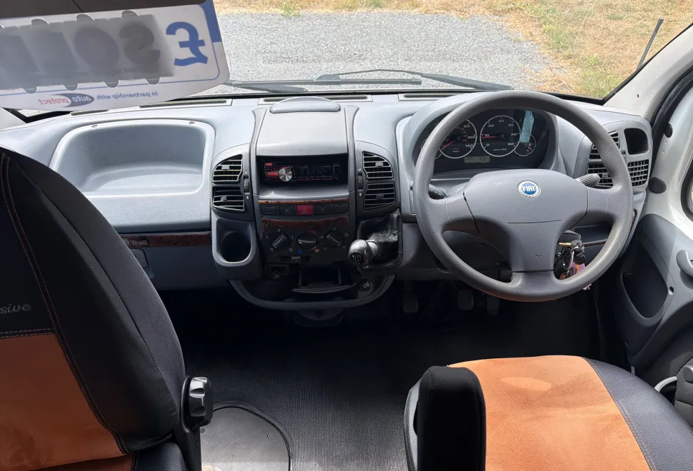Auto-Trail Tracker SE 2003