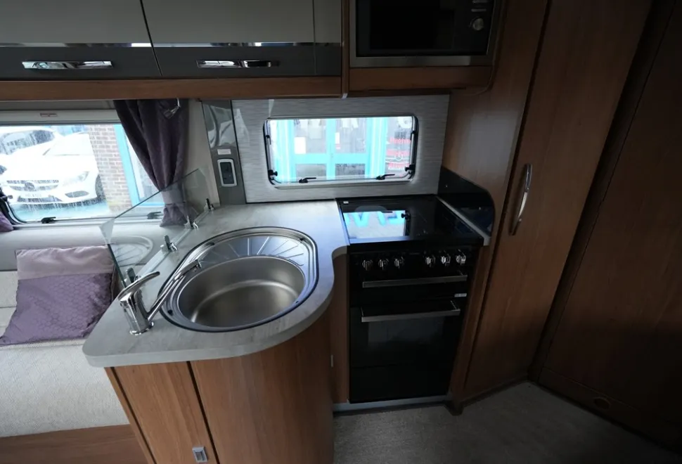Autotrail Tracker FB  2019