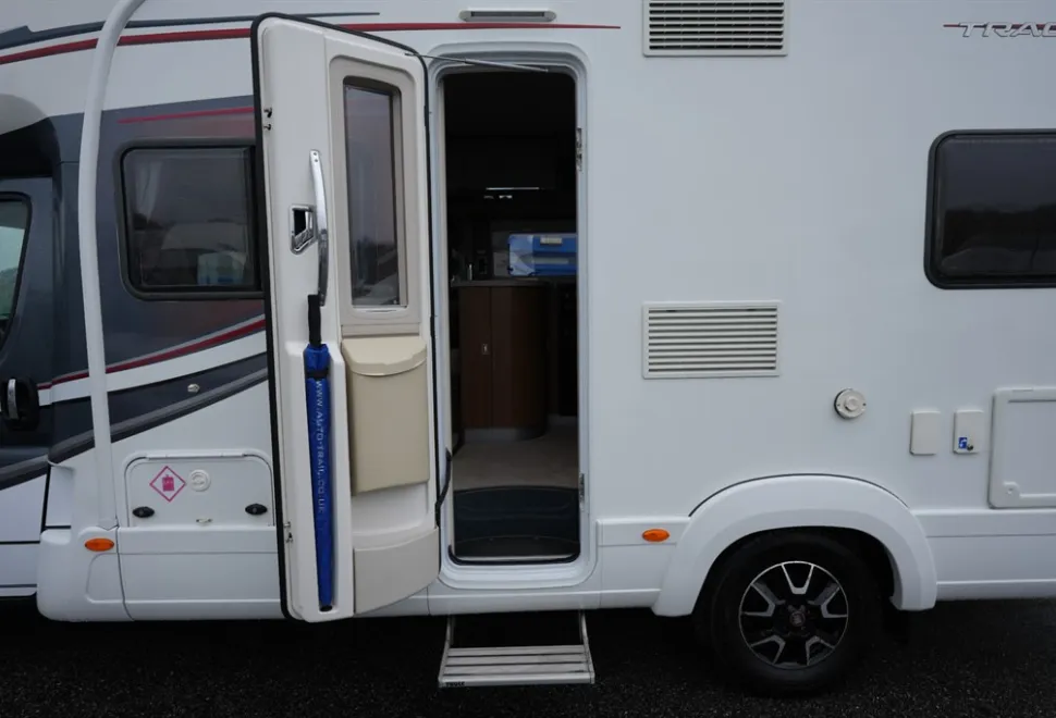 Autotrail Tracker FB  2019