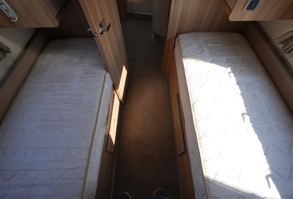 Bessacarr E572  2012