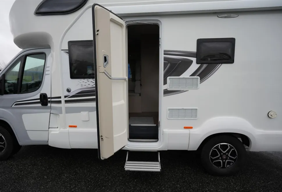Swift Edge 494 2023