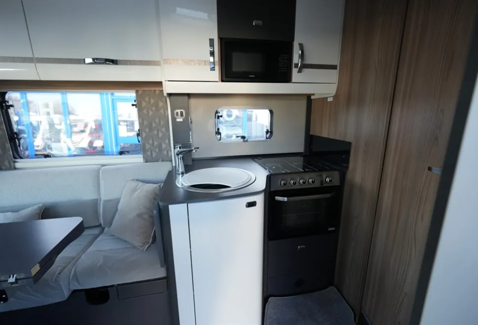 Swift Escape 694 2022
