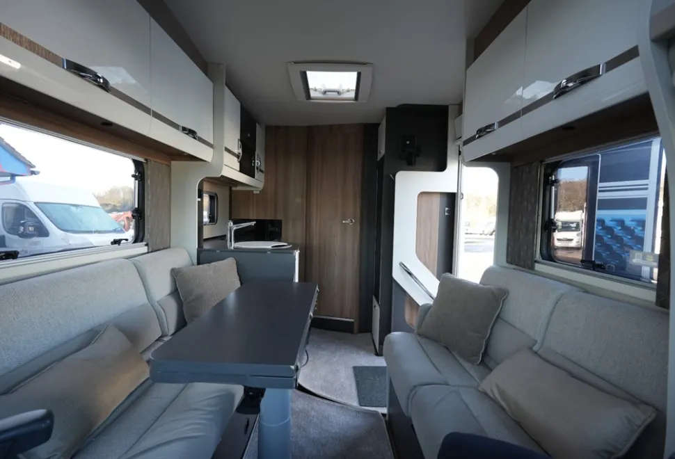 Swift Escape 694 2022
