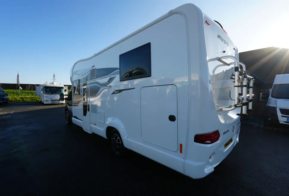 Swift Escape 694 2022