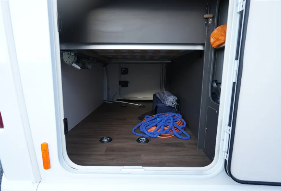 Swift Escape 694 2022