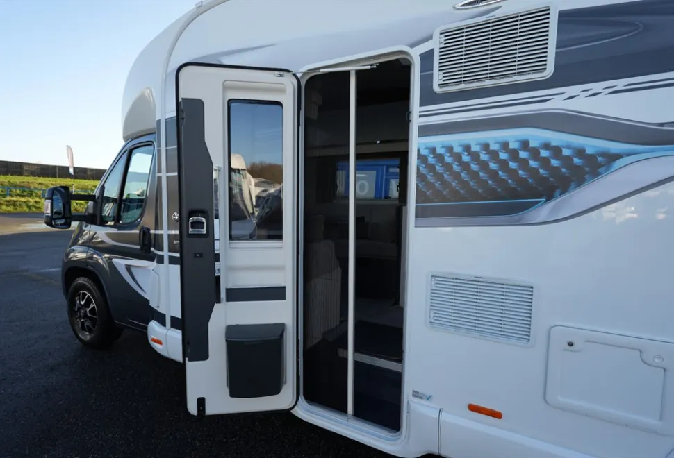 Swift Escape 694 2022