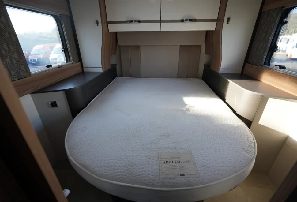 Swift Escape 694 2022