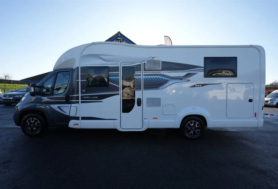 Swift Escape 694 2022