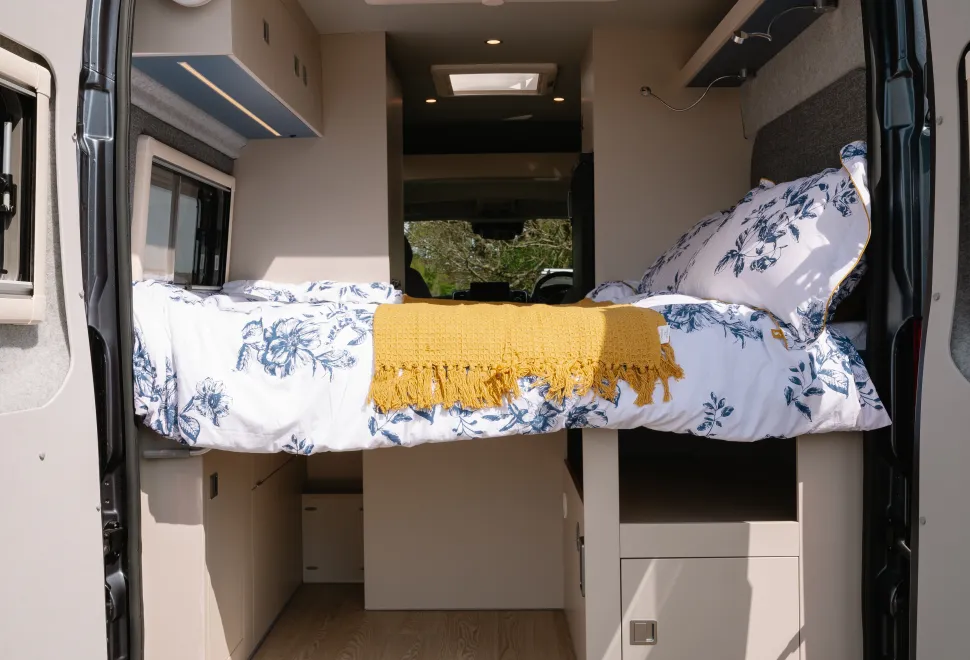 Orange Campers  Trouvaille Classique MWB - Manual - Layout Option 3 - High top roof 2026