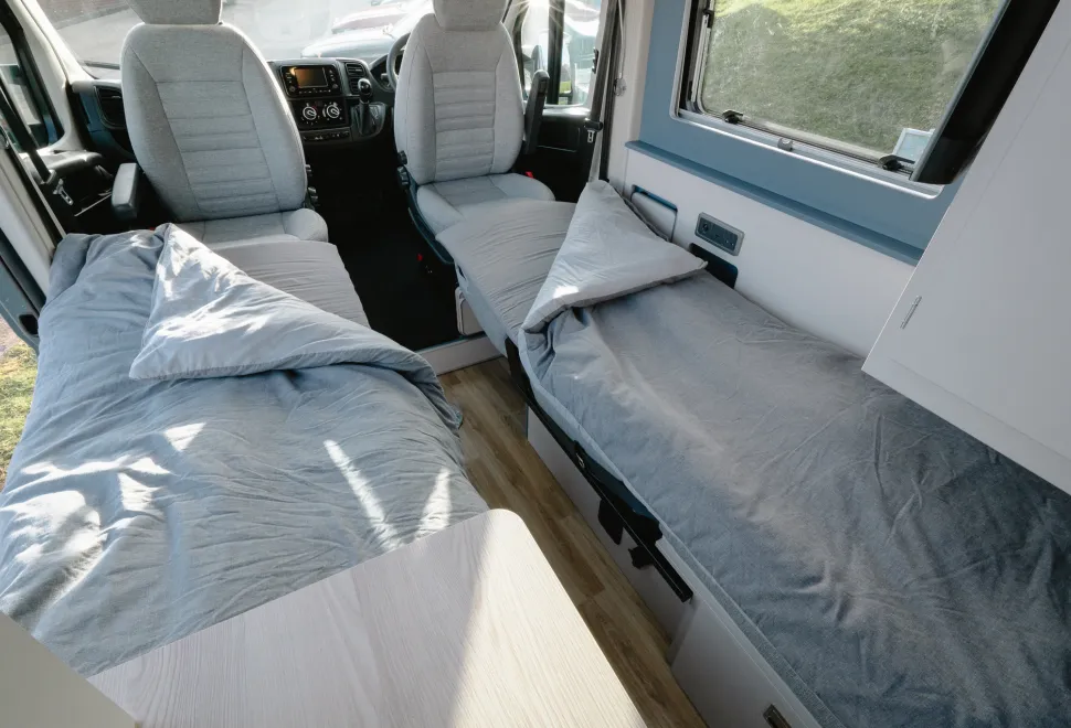 Orange Campers  Trouvaille Classique MWB - Manual - Layout Option 2 - High top roof 2026