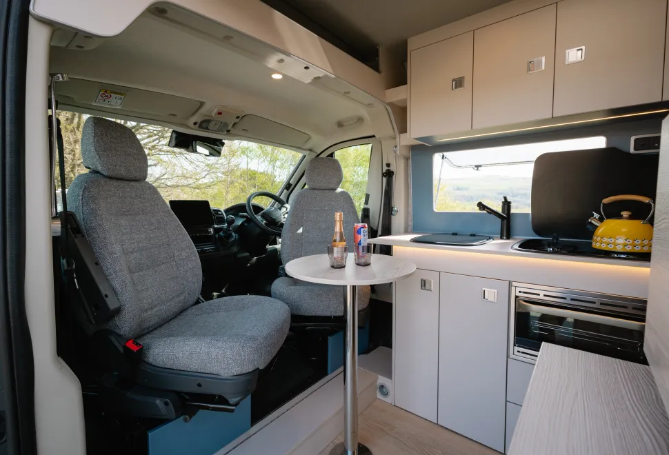 Orange Campers  Trouvaille Classique MWB - Manual - Layout Option 3 - High top roof 2026