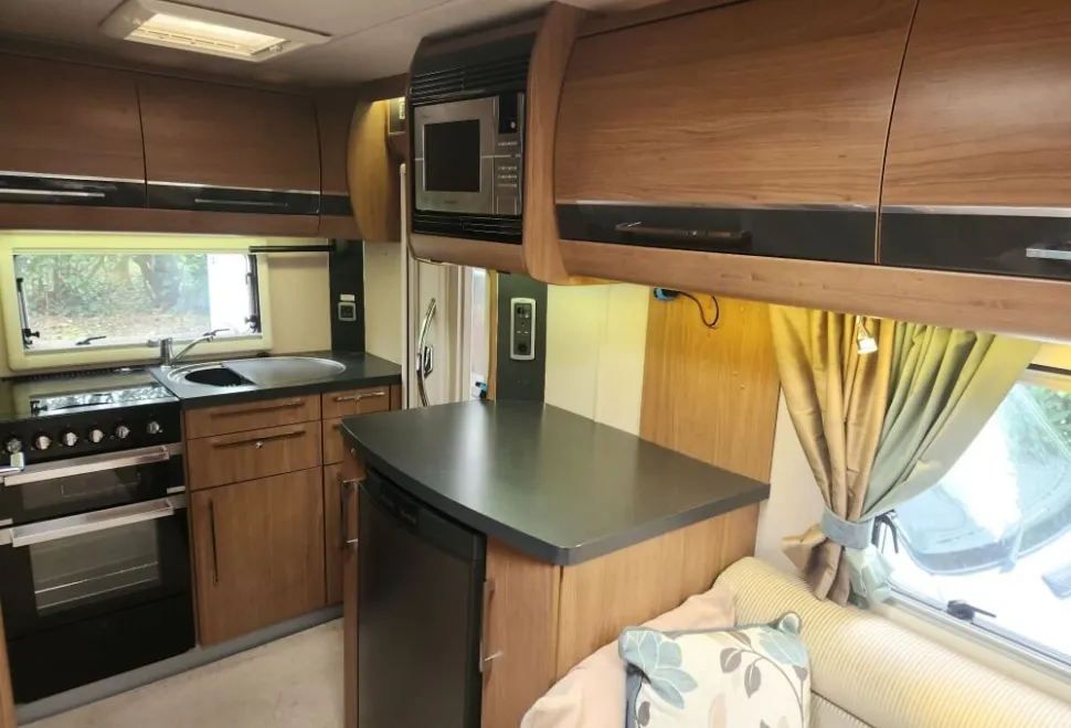 Auto-trail Motorhomes  TRACKER EKS 2014