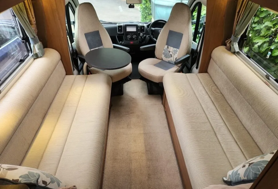 Auto-trail Motorhomes  TRACKER EKS 2014