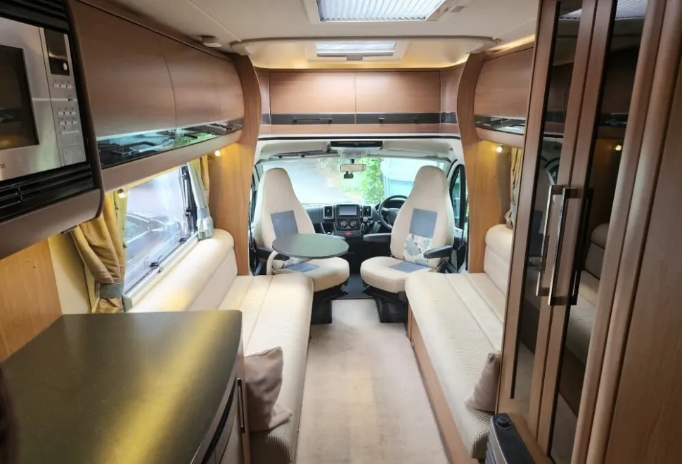 Auto-trail Motorhomes  TRACKER EKS 2014