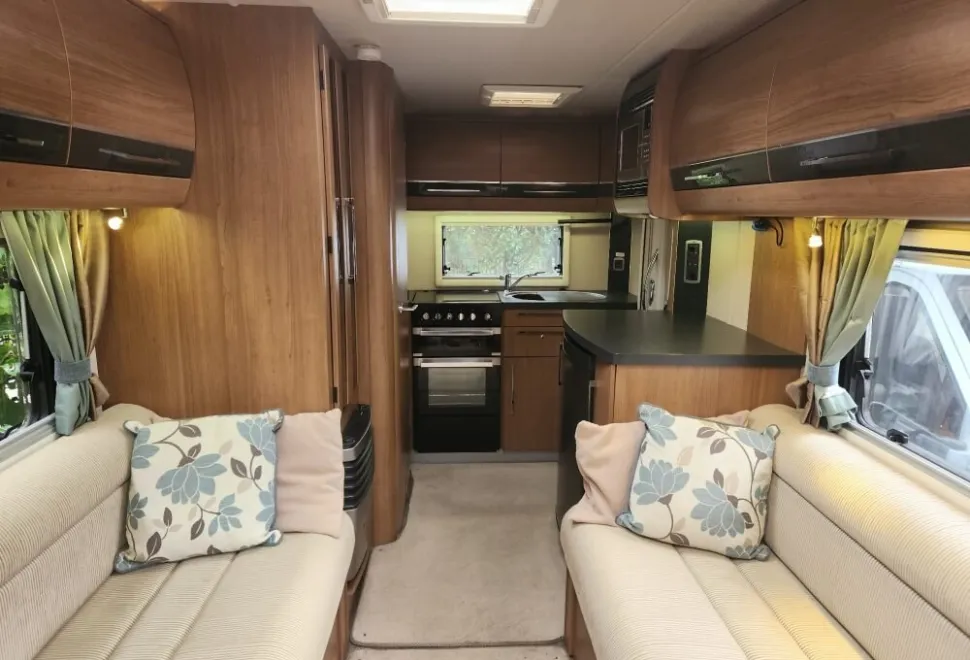 Auto-trail Motorhomes  TRACKER EKS 2014