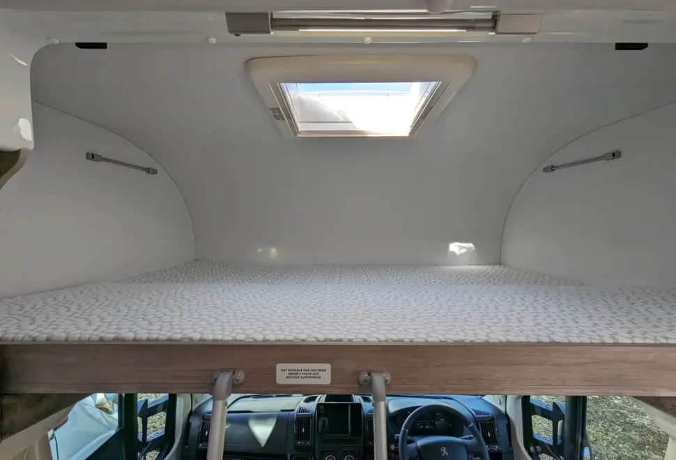 Auto-Sleepers  Broadway EK (K-05274) 