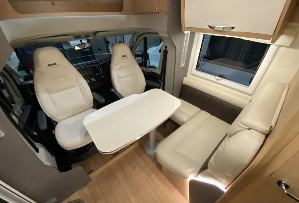 McLouis  Fusion 330 (BN F-00702) 