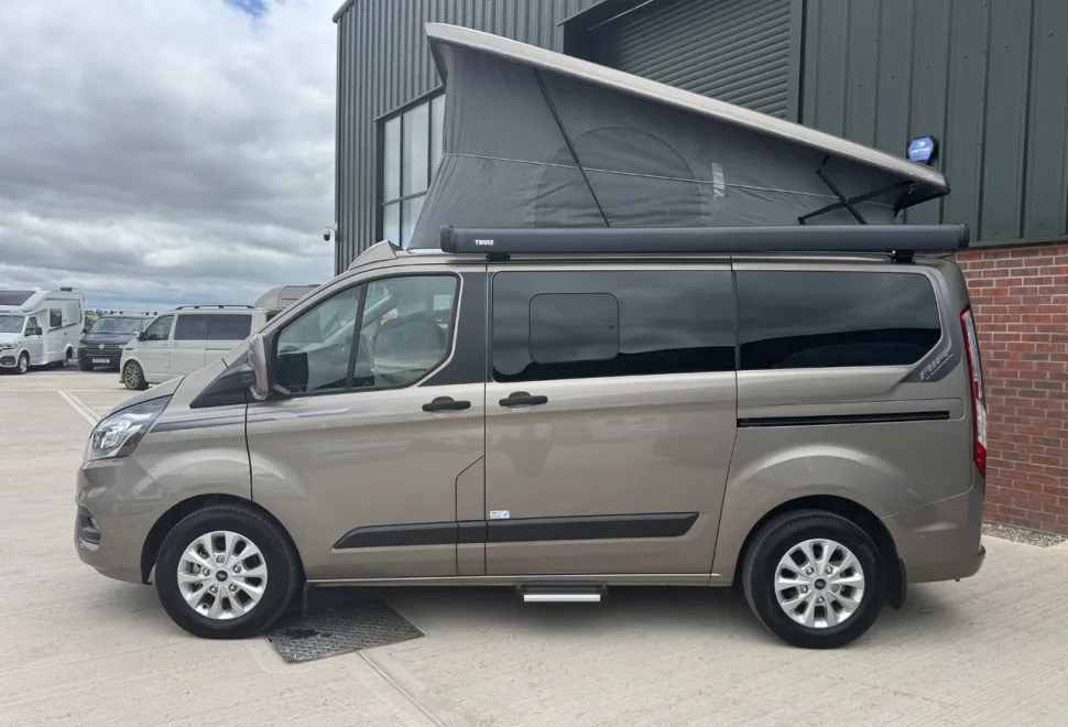Auto-Sleepers  Custom Air Auto (T-00126) 