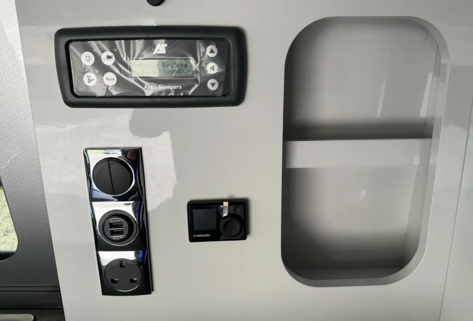 Auto-Sleepers  Custom Air Auto (T-00126) 