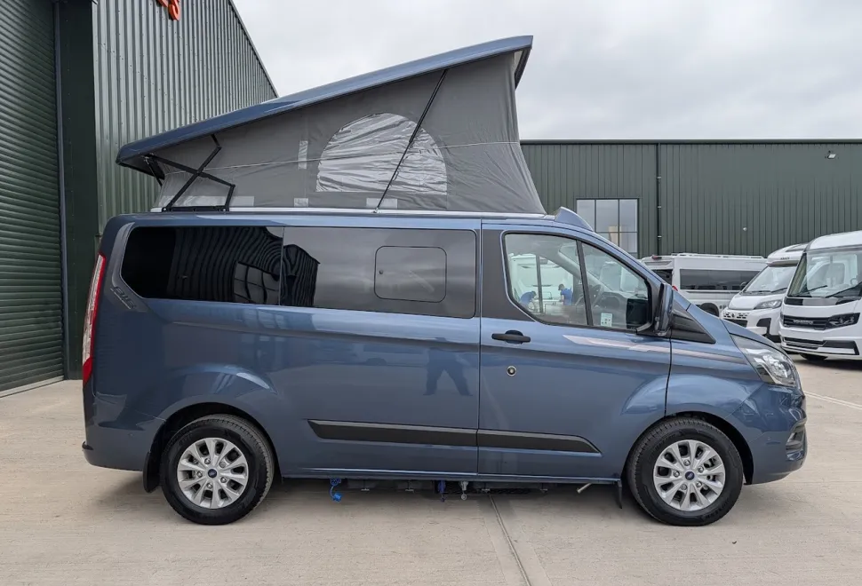 Auto-Sleepers  Custom Air Auto (T-00138) 