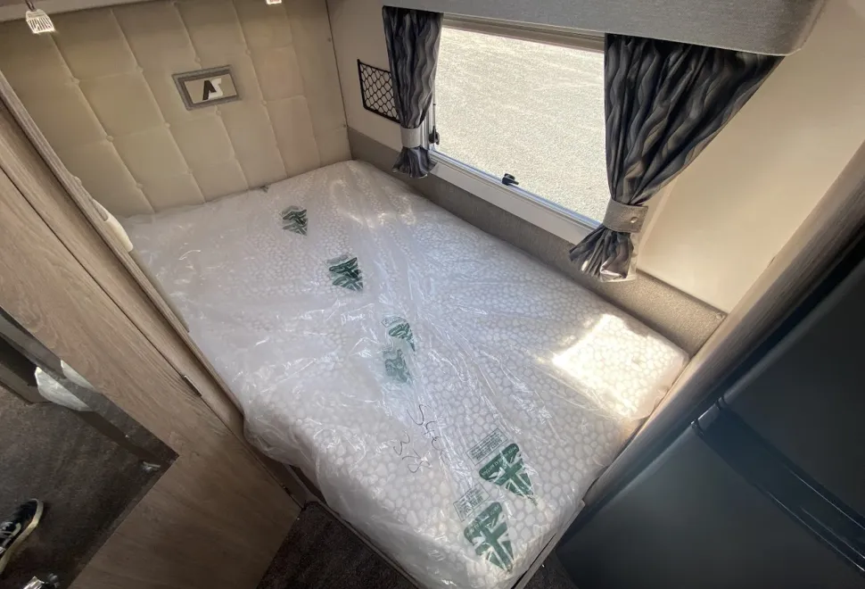 Auto-Sleepers  Broadway FB (K-05466) 