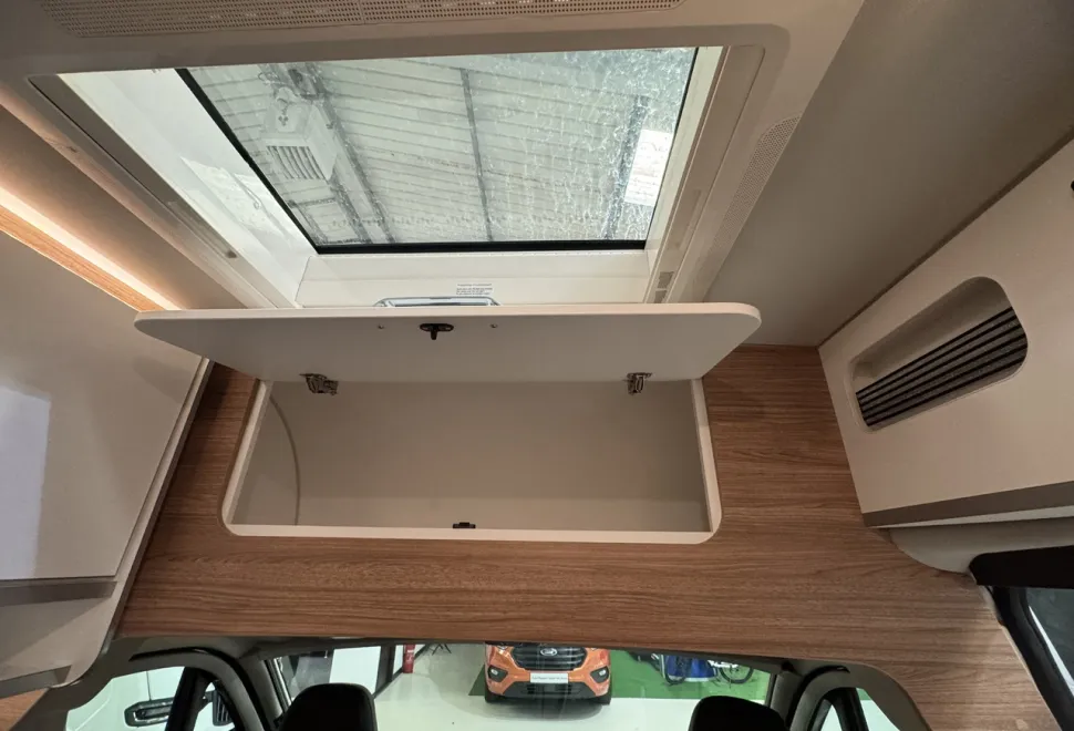 Weinsberg  Carabus 630 MEG Outlaw Edition Fire  (BN: 2605) 