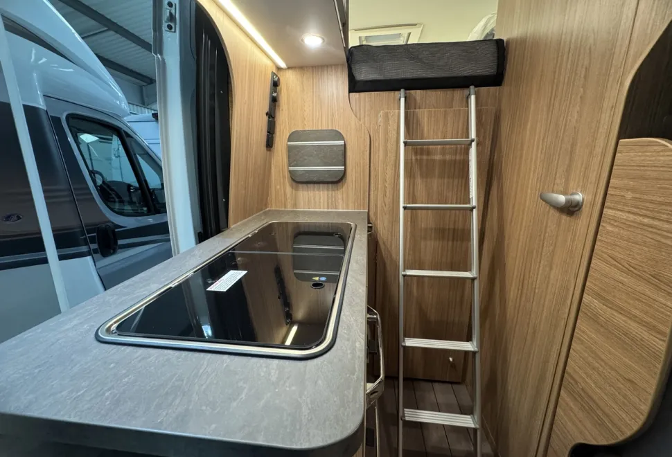 Weinsberg  Carabus 630 MEG Outlaw Edition Fire  (BN: 2605) 