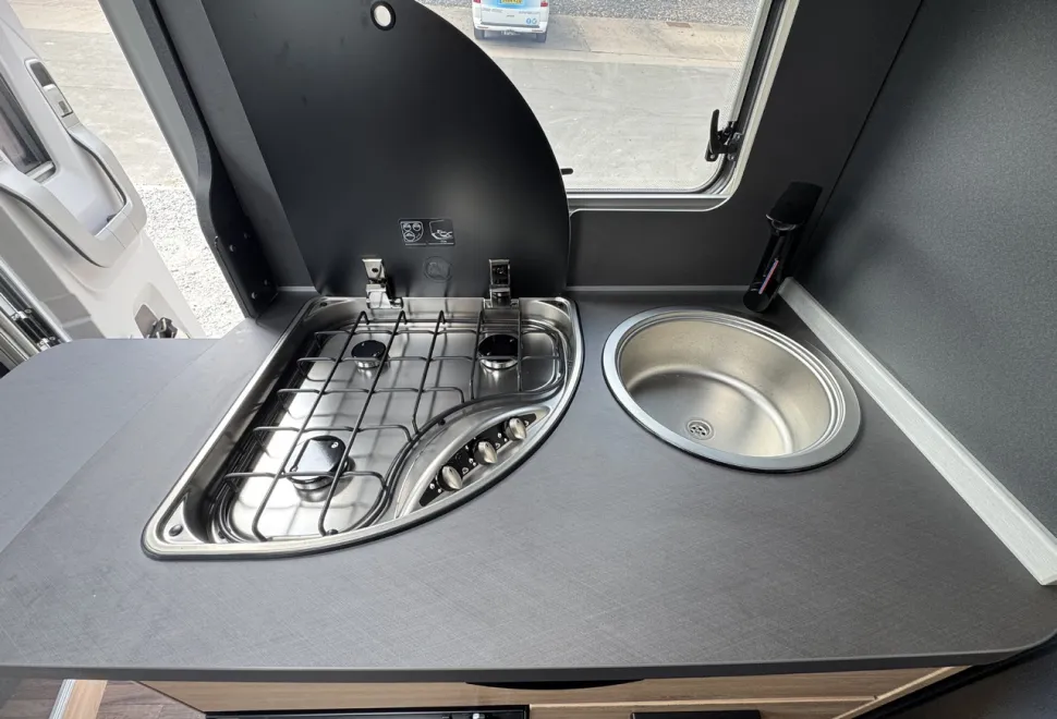 Knaus  Live Ti 650 MEG P/S  (BN: 1496) 