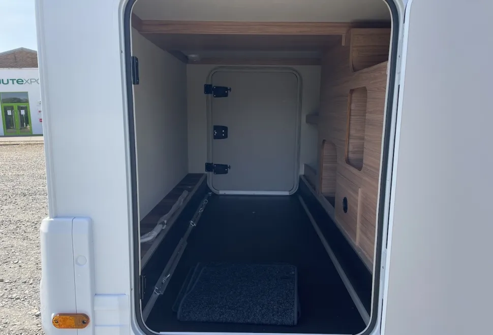 Weinsberg  CaraCore 700 MEG Light (BN: 8919) 