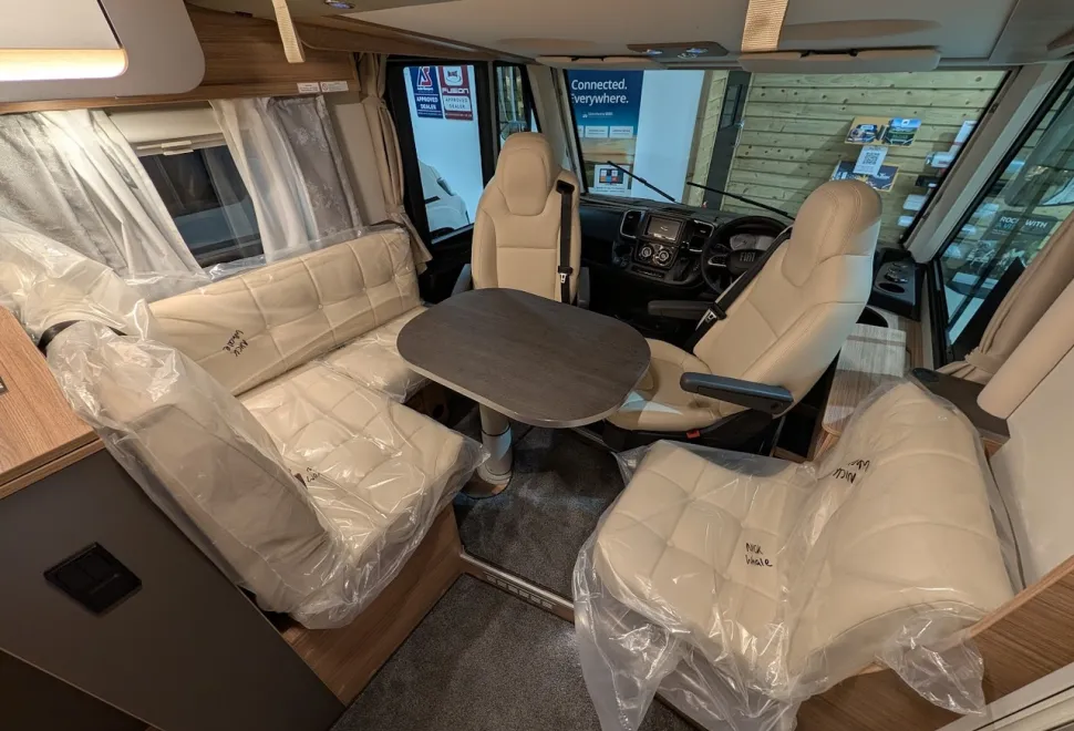 Weinsberg  CaraCore 700 MEG Light (BN: 8919) 
