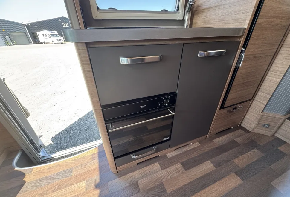 Weinsberg  CaraCompact Suite MB 640 Meg Edition Hot Pepper (2828) 