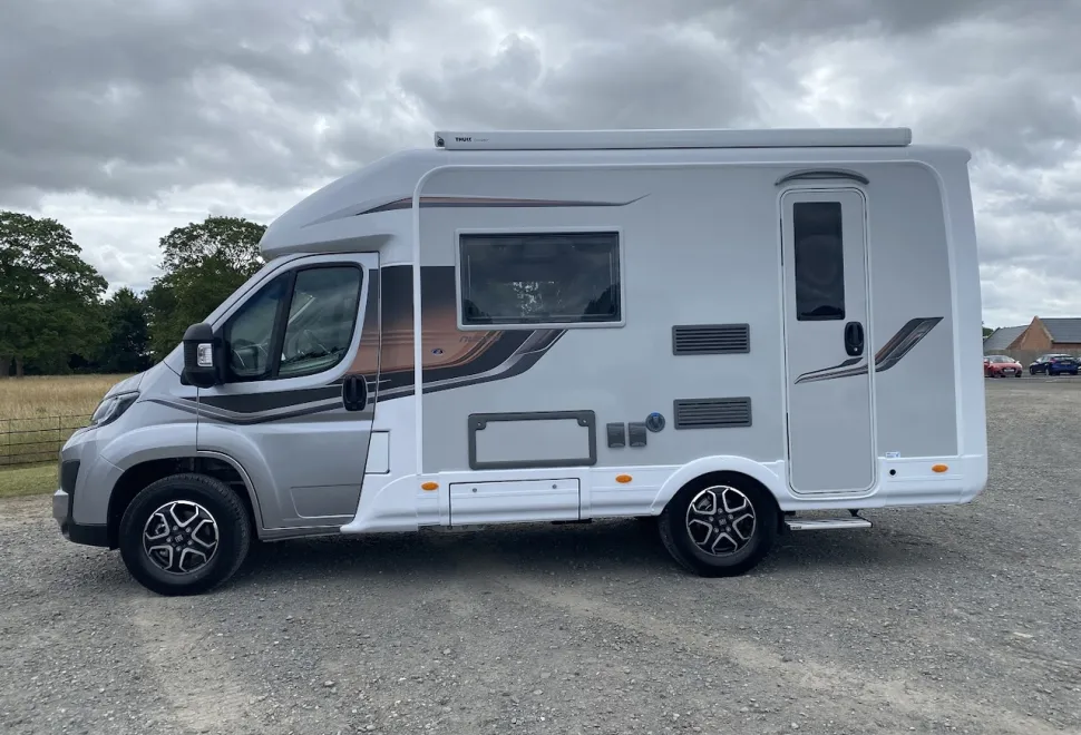 Auto-Sleepers  Nuevo EK Plus (J-04762) 