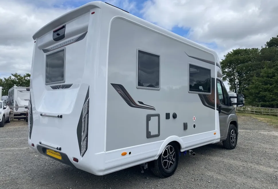 Auto-Sleepers  Nuevo EK Plus (J-04762) 