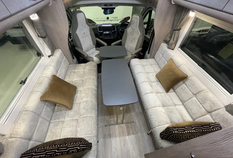 Auto-Sleepers  Nuevo EK Plus (J-04762) 