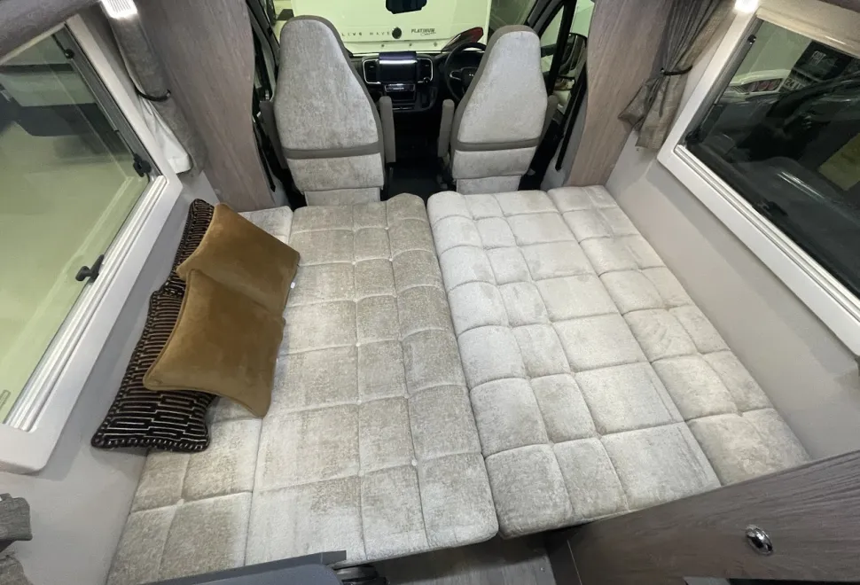 Auto-Sleepers  Nuevo EK Plus (J-04762) 
