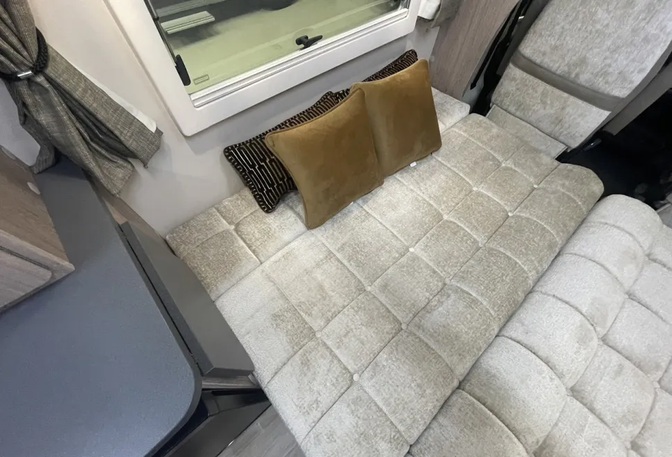 Auto-Sleepers  Nuevo EK Plus (J-04762) 