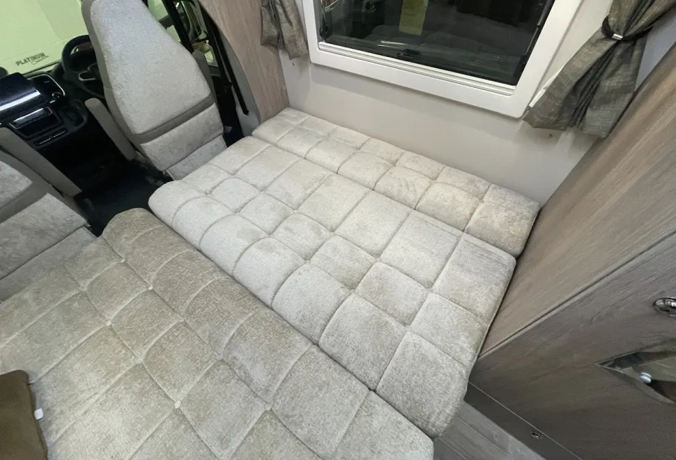 Auto-Sleepers  Nuevo EK Plus (J-04762) 